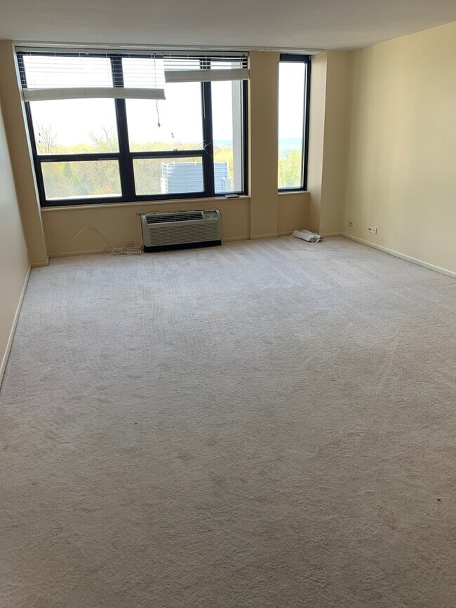 Foto del edificio - 5100 N Marine Dr