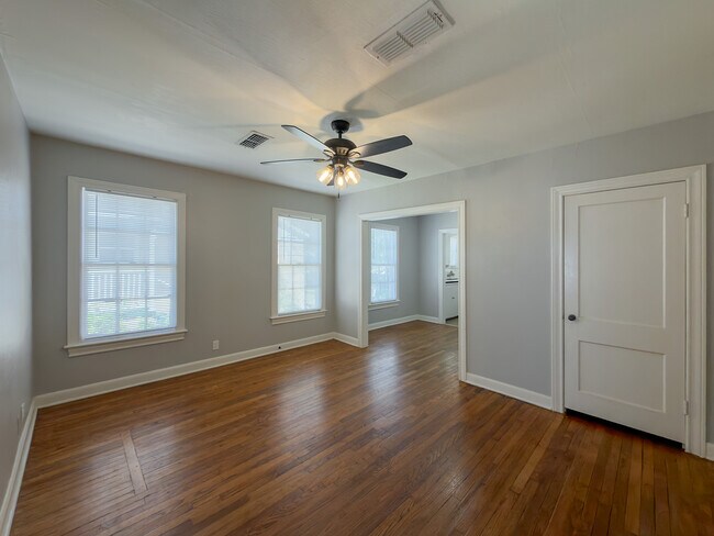 Foto del edificio - 1912 S Donnybrook Ave