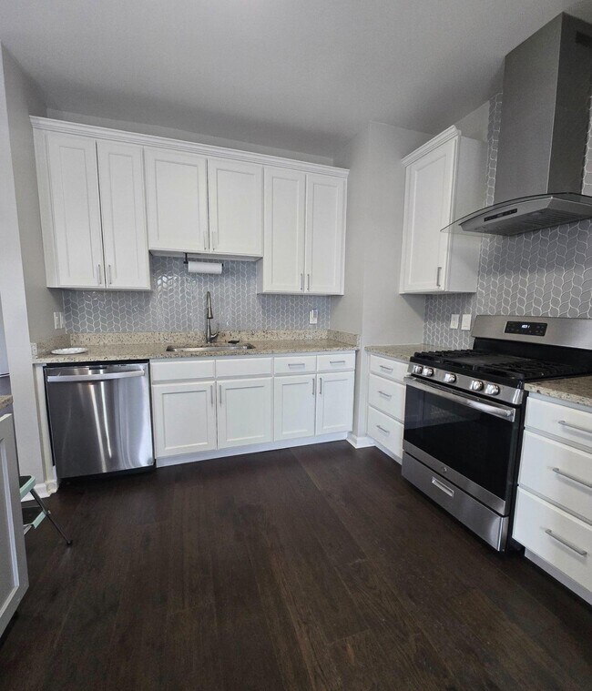 Building Photo - 7811 New Ascot Ln
