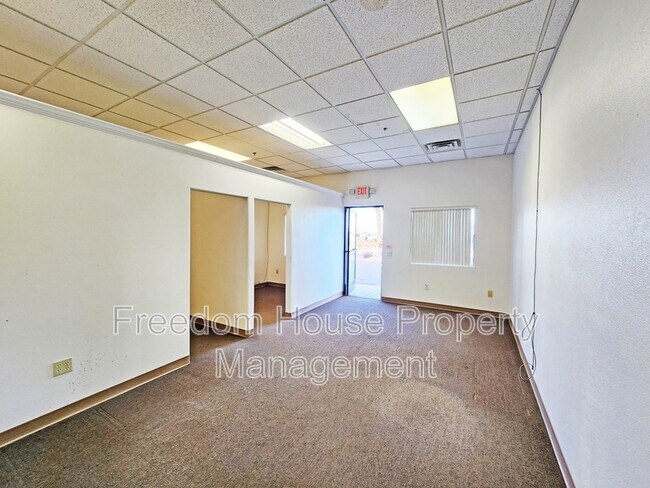 Foto del edificio - 1231 E Basin Ave
