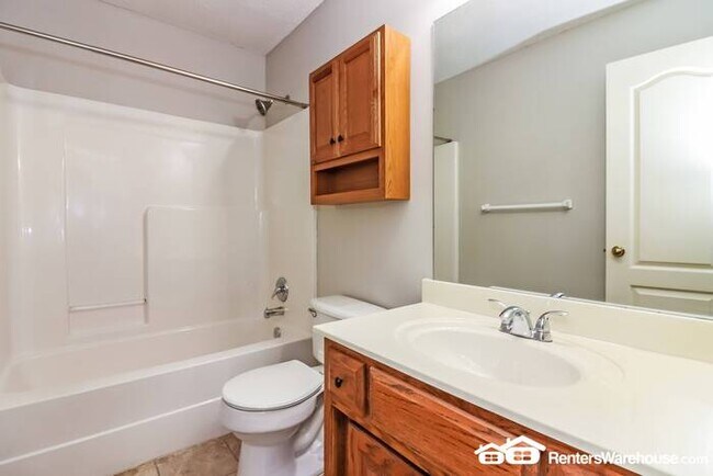 Foto del edificio - 3 Bed 2 Bath In Lee's Summit!