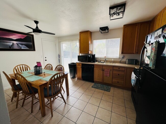 Building Photo - Showings start on 7/10/25 - Great 3 BR 2 b...