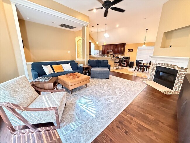Foto del edificio - 4313 Creekstone Dr