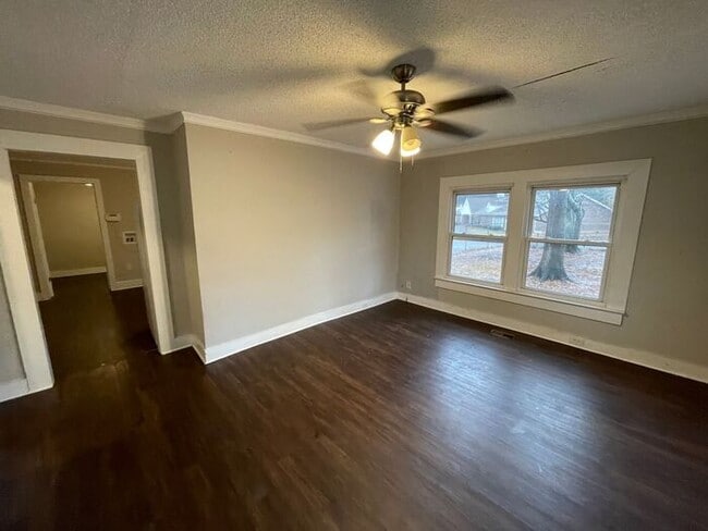 Foto del edificio - 3 bedroom 2 bath pet friendly house with f...