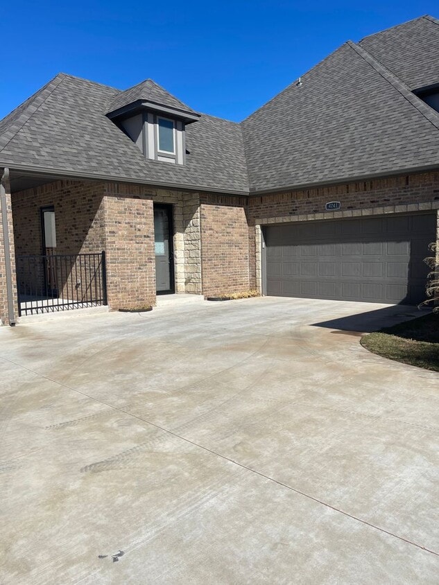 Primary Photo - 3 bed 2.5 bath home in gated community The...