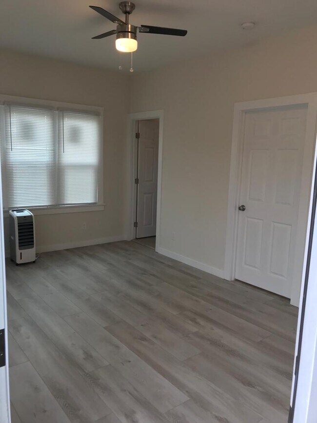 Building Photo - 3740 Maple Ave