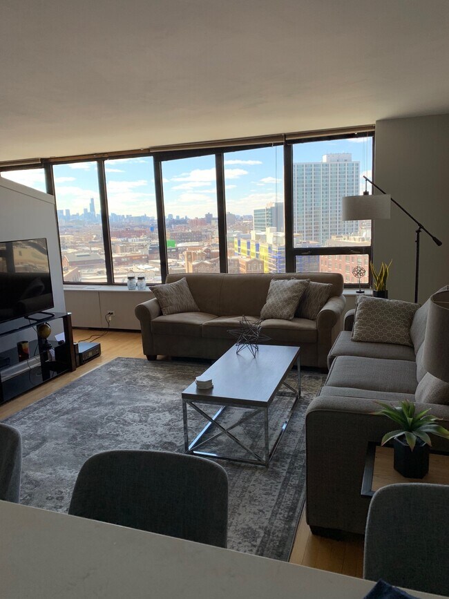 Foto del edificio - 3930 N Pine Grove Ave