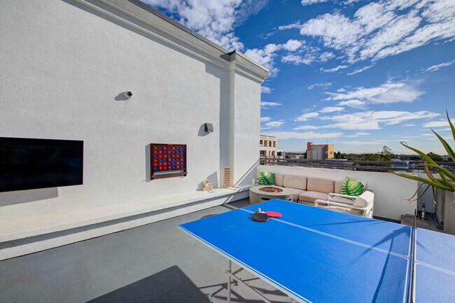 Plaza Icon POI-3 - Icon Plaza