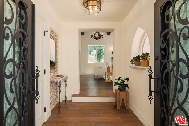 Foto del edificio - 1527 N Beverly Dr