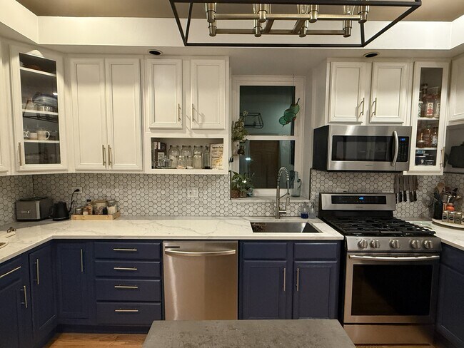 Foto del edificio - 2455 N Sawyer Ave