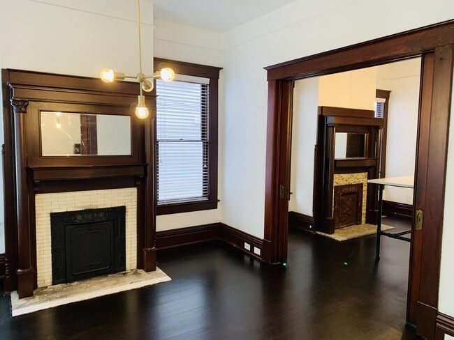 Building Photo - 19 E 40th St