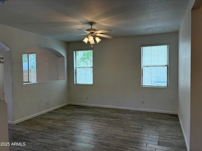 Foto del edificio - 1750 W Union Hills Dr