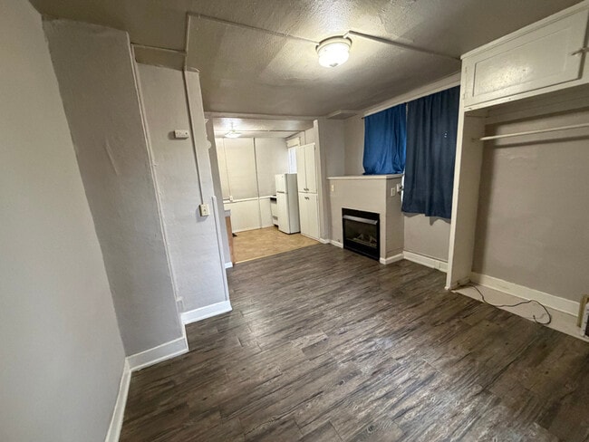 Building Photo - 1605 N Madison St