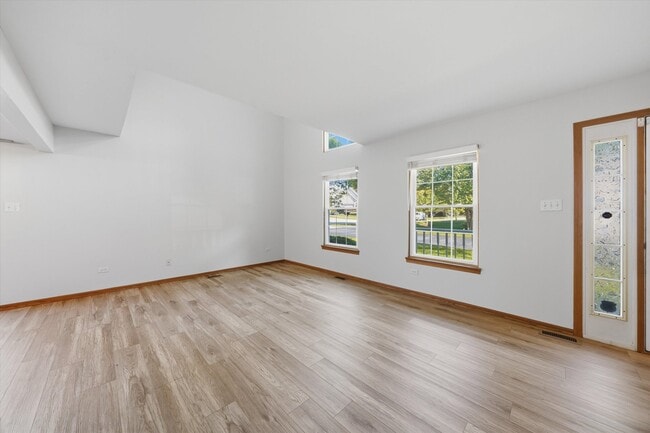 Building Photo - 16051 Laurel Dr