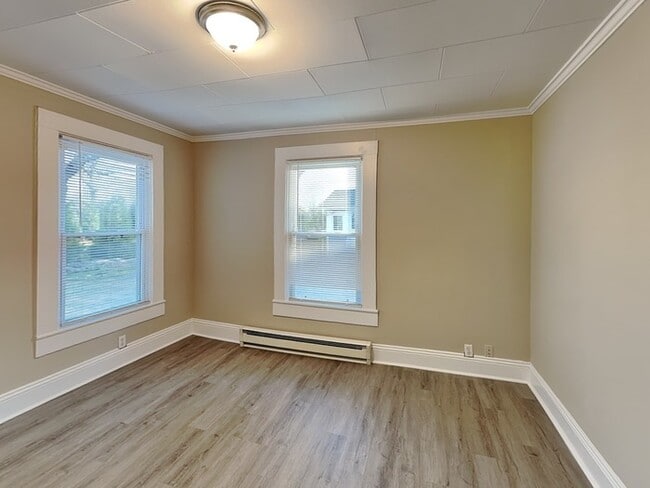 Building Photo - 113 Kingsway Dr