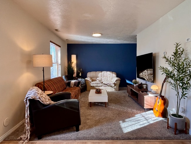 Foto del edificio - 408 Spring Ln