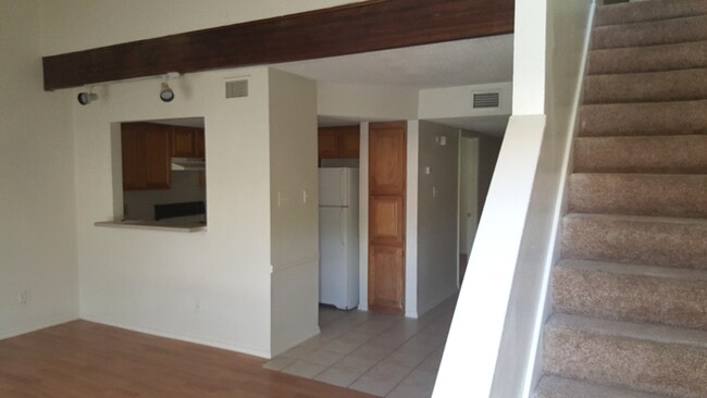 Building Photo - 1324 Bluffview Dr