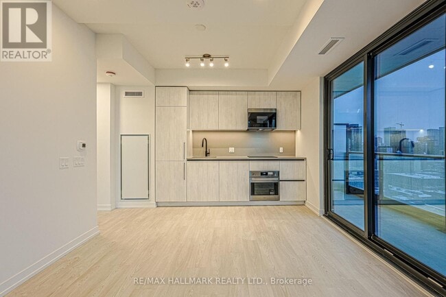 Building Photo - 35 Parliament St