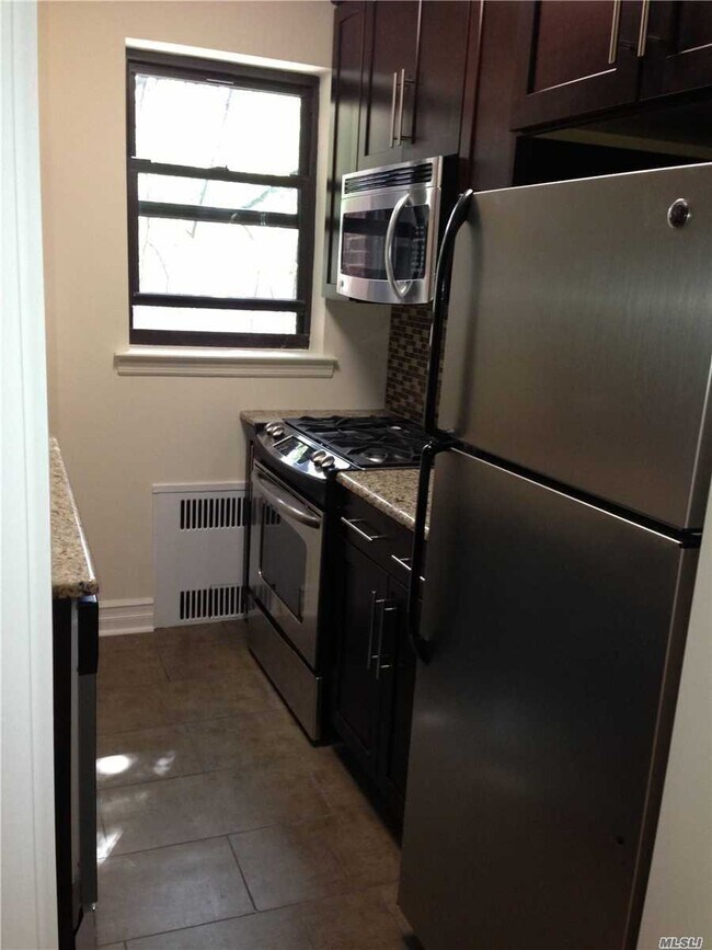 Foto del edificio - 160 S Middle Neck Rd