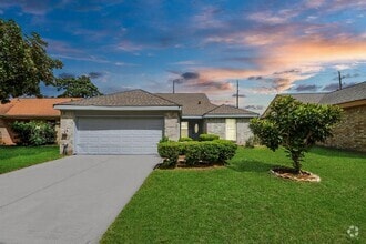 Building Photo - 2029 Highland Hills Dr