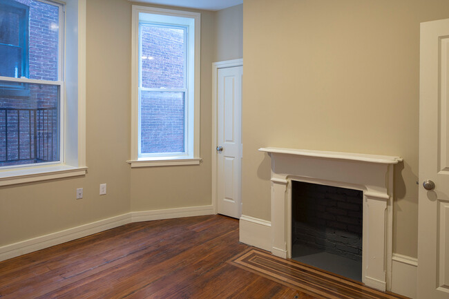 Bedroom - Walkin Closet - Bolton - 1323 Eutaw Place