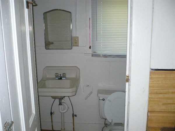 Building Photo - Studio, 1 bath Apartment - 1352 Wilmot Ct #2
