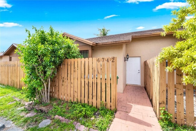 Foto del edificio - 6742 NW 188th Terrace
