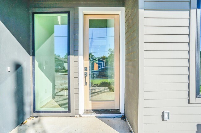 Foto del edificio - 1711 Nomas St