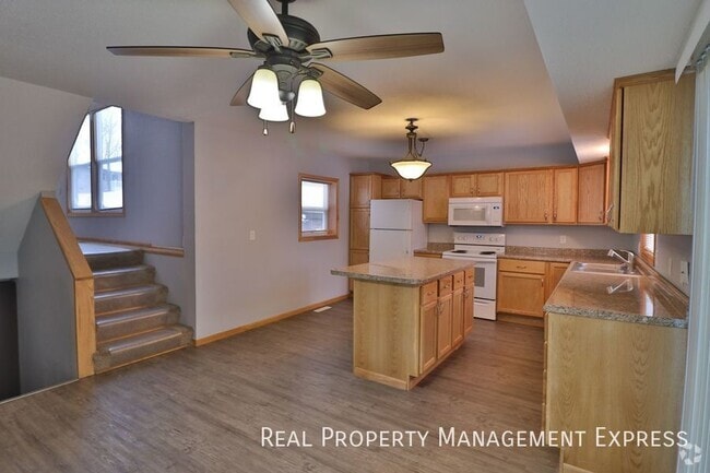 Building Photo - 3 Bedroom Duplex in Eastern Sioux Falls!