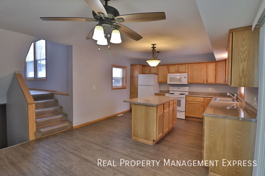 Primary Photo - 3 Bedroom Duplex in Eastern Sioux Falls!