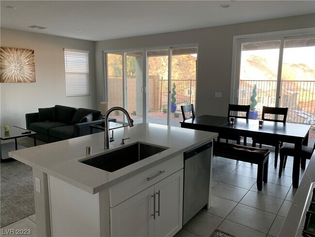 Building Photo - 40 Moon Hill Dr