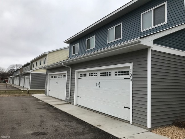 Building Photo - 4 br, 2.5 bath Townhome - Eagles Edge Town...