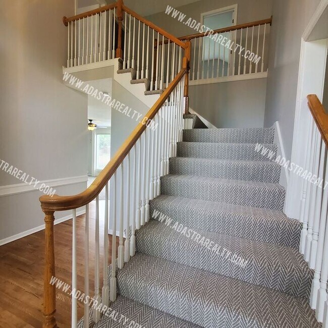 Foto del edificio - Gorgeous 4 Bedroom Home in Olathe-Amber Hi...