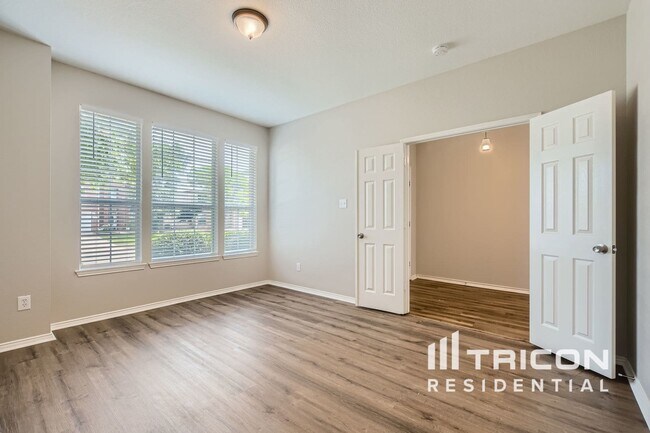 Foto del edificio - 10613 Lansdowne Ln