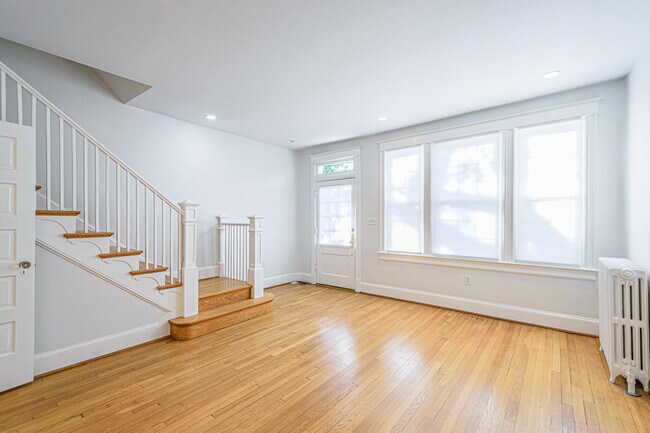 Building Photo - 2771 Woodley Plz NW