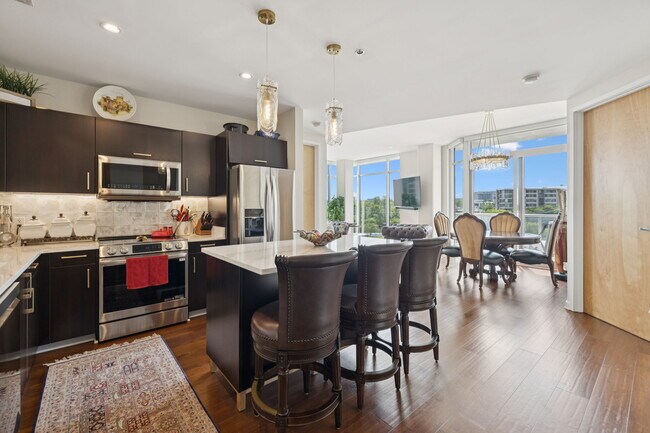 Foto del edificio - 600 12th Ave S