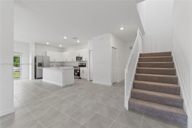 Foto del edificio - 2912 SE 23rd Ave