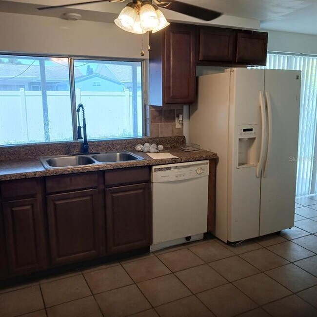 Building Photo - 3525 Springfield Dr