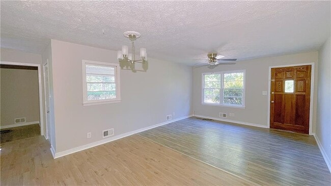 Foto del edificio - 122 Barnesville Rd