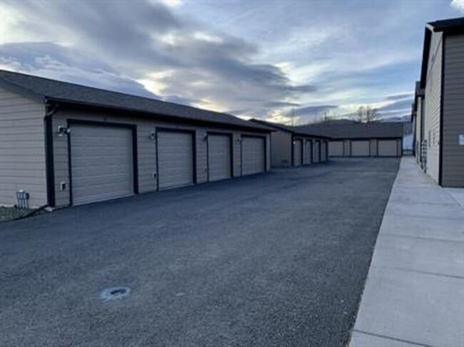 Building Photo - 1033 Enterprise Dr