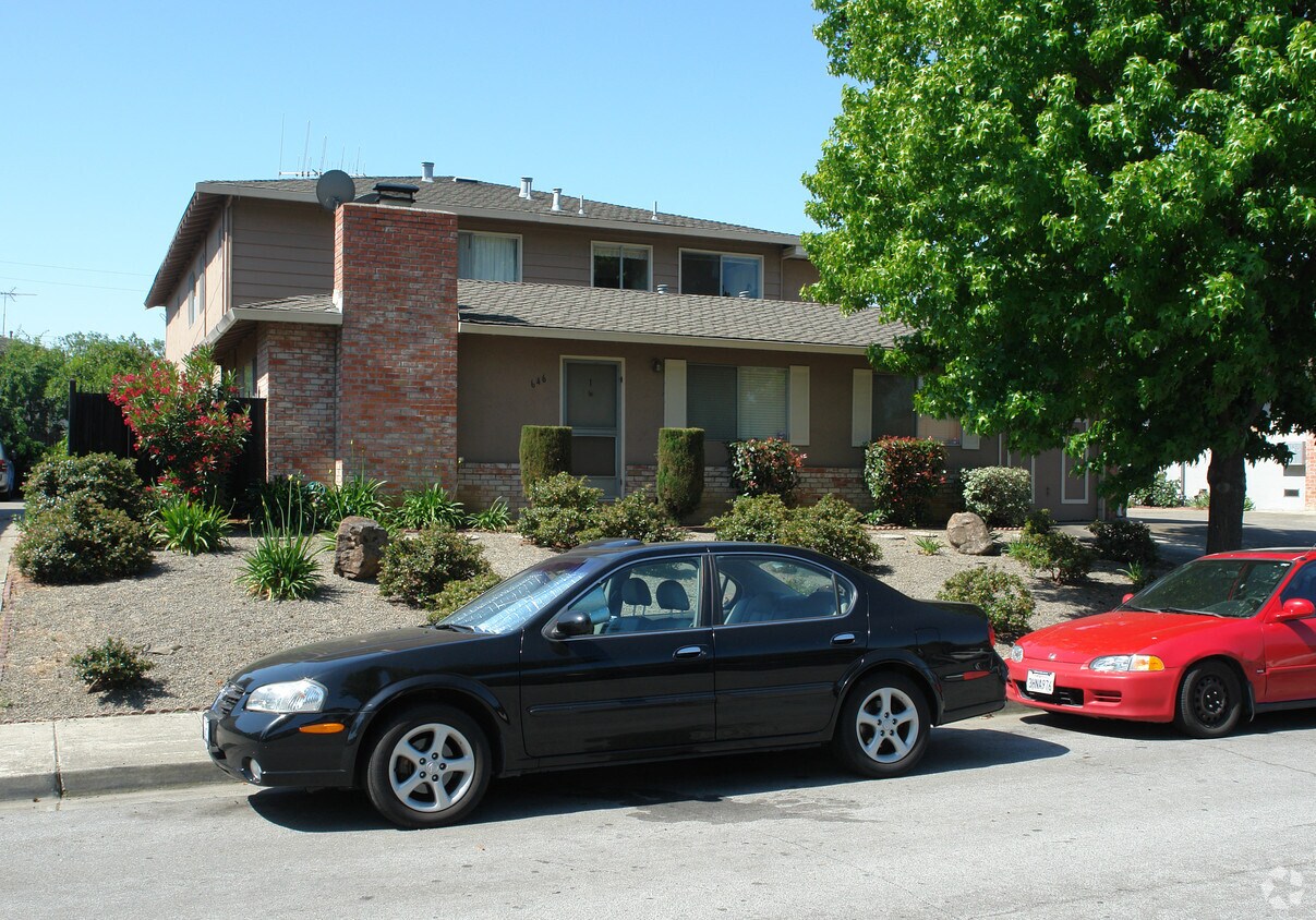 Primary Photo - 646 Arbutus Ave