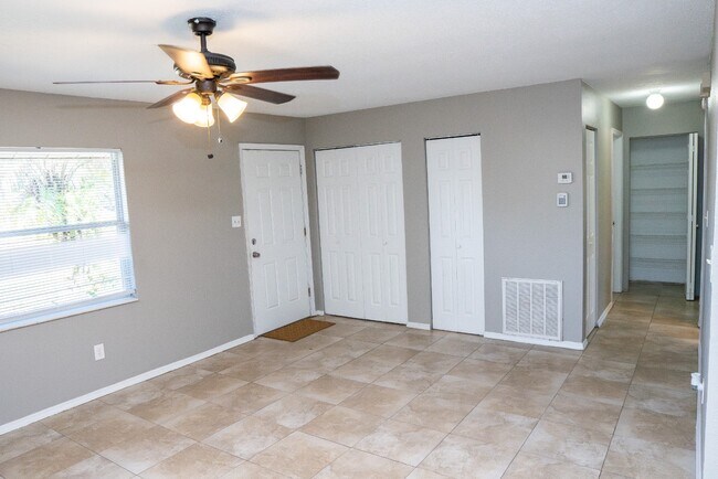 Foto del edificio - 1483 Elderton Dr