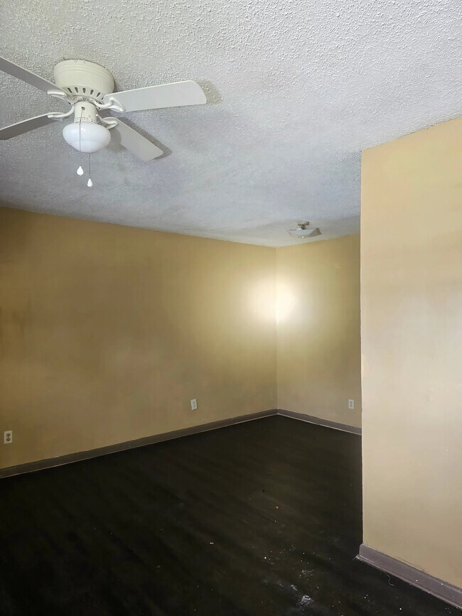 Foto del edificio - 1704 S Catalpa St