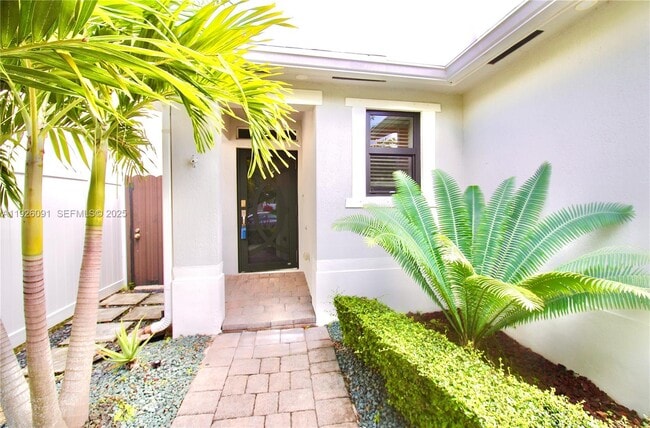 Foto del edificio - 561 NE 6th Pl