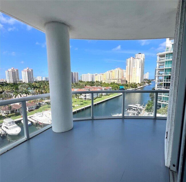 Foto del edificio - 3131 NE 188th St