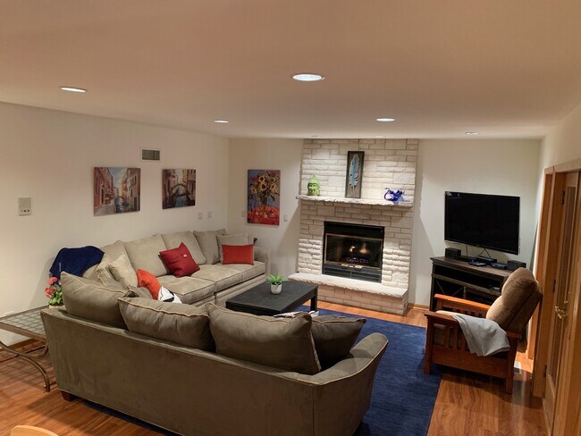 Living room - 4216 Morris Park Rd