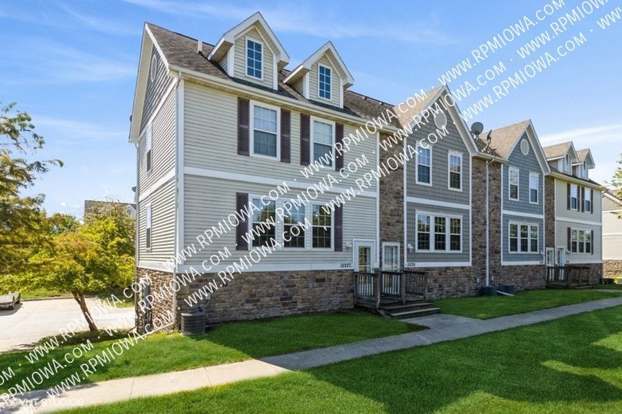 Primary Photo - GREAT LOCATION!! 2 Bed, 2 Bath Townhome in...
