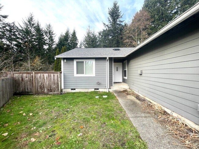 Building Photo - Remodeled 3-Bedroom Duplex Home in North G...