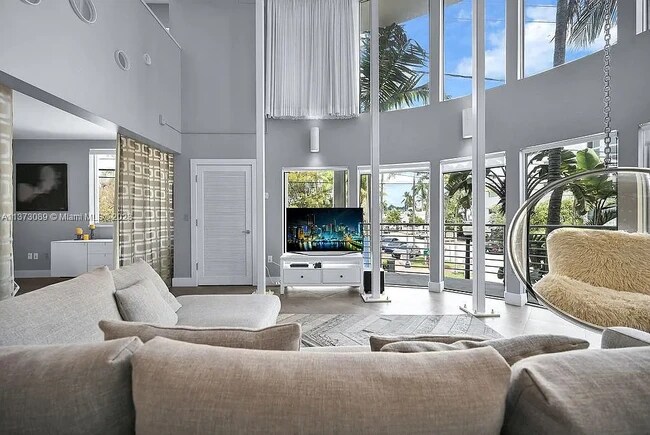 Building Photo - 900 4th St