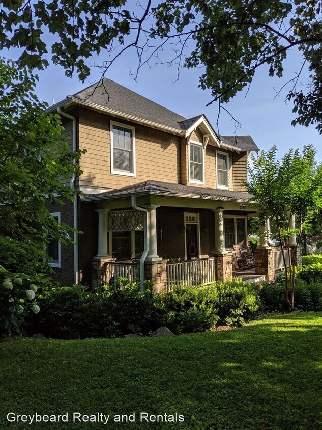 Primary Photo - 3 br, 2.5 bath House - 204 Dogwood Lane